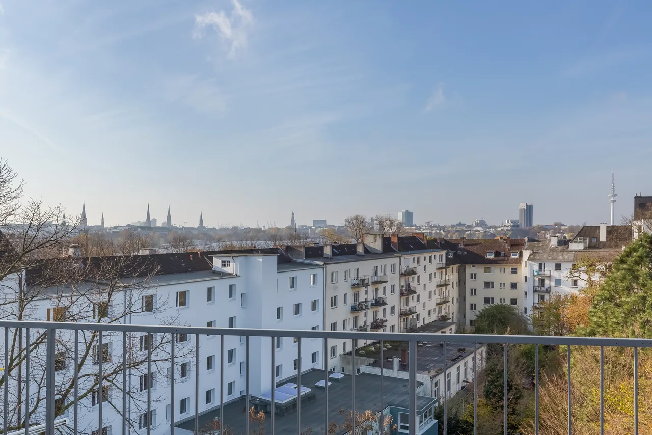 Blick von der Dachterrasse über die Stadt